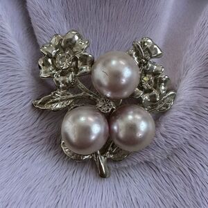 Vintage Pearl Rhinestone Flower Brooch Silver Tone Costume Jewelry 1.5"